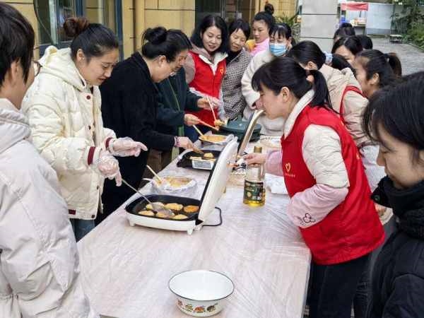 初冬共制柿子饼 邻里同享好“食”光