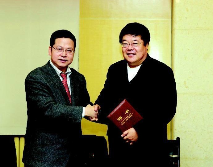 西北大学创办新闻学研究院 杜耀峰受聘任创始院长